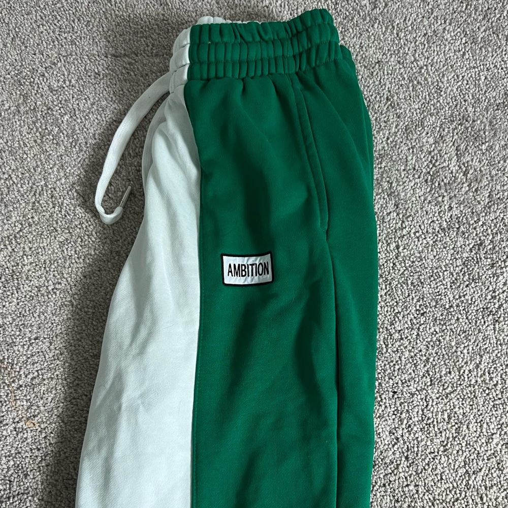 ADIKA AMBITION SWEATS